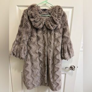 Papillon Blanc Faux Fur Coat in Soft Gray
